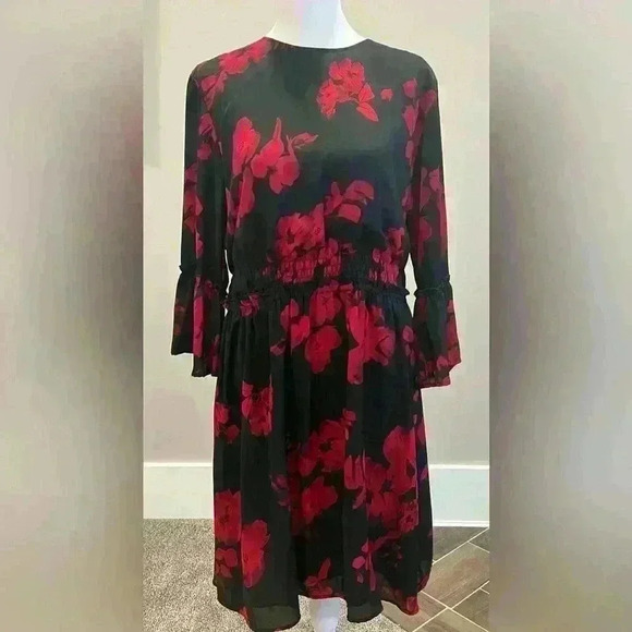 H&M Womens Floral Pleated Midi Dress Bell Sleeve Back Key Hole Black Red US 12 - Picture 1 of 10
